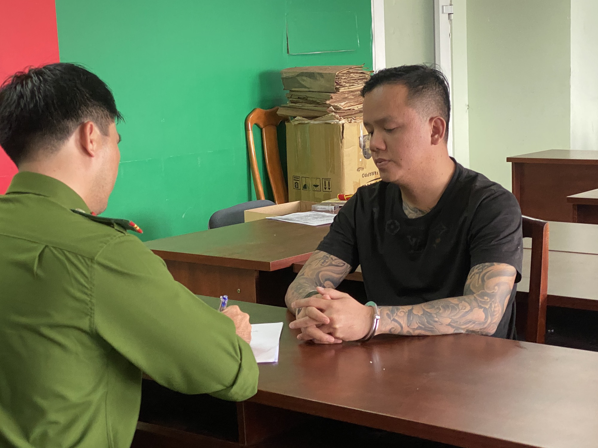 Vụ “băng áo cam” đập phá quán ốc ở quận Bình Tân: Công an TP.HCM đề nghị trúy tố Dương Đại Trí cùng đồng phạm - Ảnh 1.