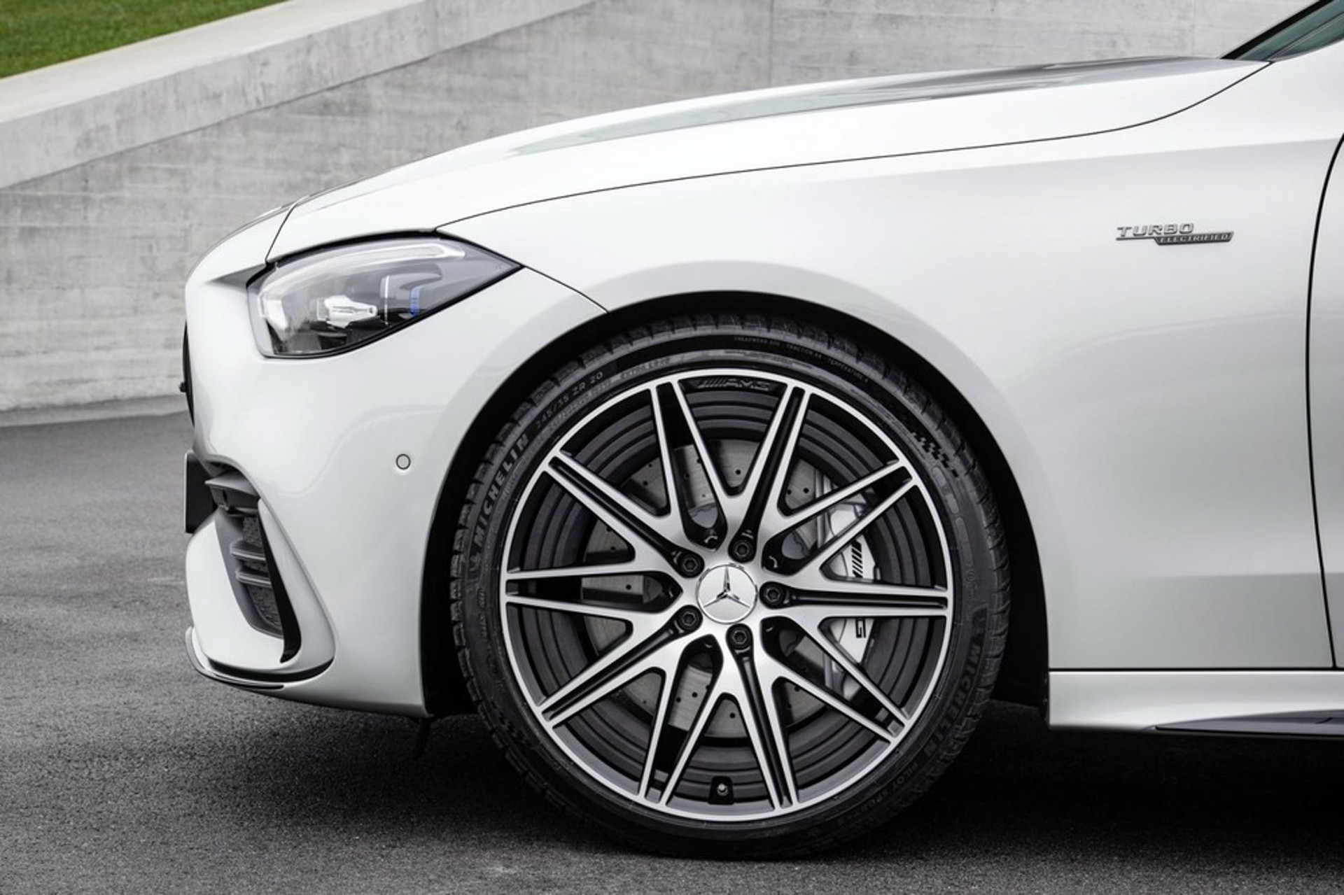 Năm 2023 sẽ lắp ráp Mercedes-AMG C 43 4MATIC+ tại Việt Nam - Ảnh 6.