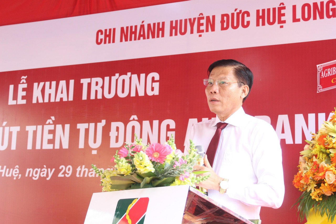 Khai trương ngân hàng tự động AUTOBANK (CDM) đầu tiên tại huyện biên giới Đức Huệ, tỉnh Long An - Ảnh 2. Khai trương ngân hàng tự động AUTOBANK (CDM) đầu tiên tại huyện biên giới Đức Huệ, tỉnh Long An - Ảnh 2.