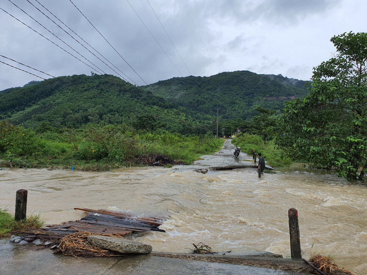 Khánh Hòa: Khẩn trương ứng phó với bão số 7 - Ảnh 1. Khánh Hòa: Khẩn trương ứng phó với bão số 7 - Ảnh 1.