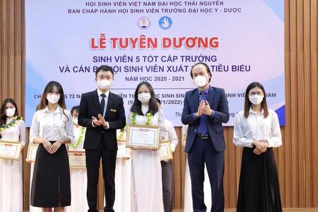 Nữ sinh Cao Bằng là đảng viên, có bảng thành tích khủng - Ảnh 8.