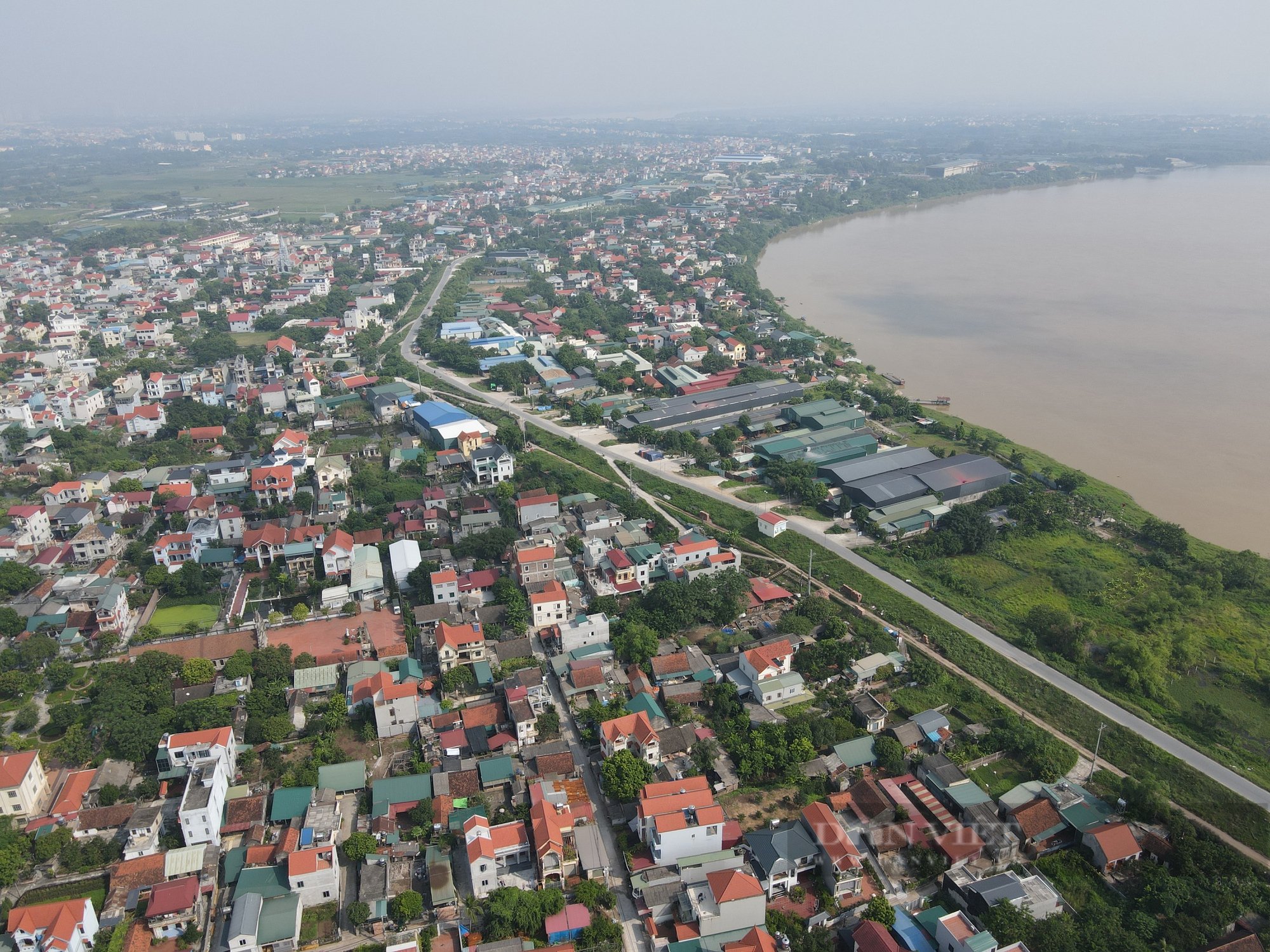 Thường Tín: Hàng loạt công trình vi phạm hành lang đê điều dọc sông Hồng - Ảnh 2.
