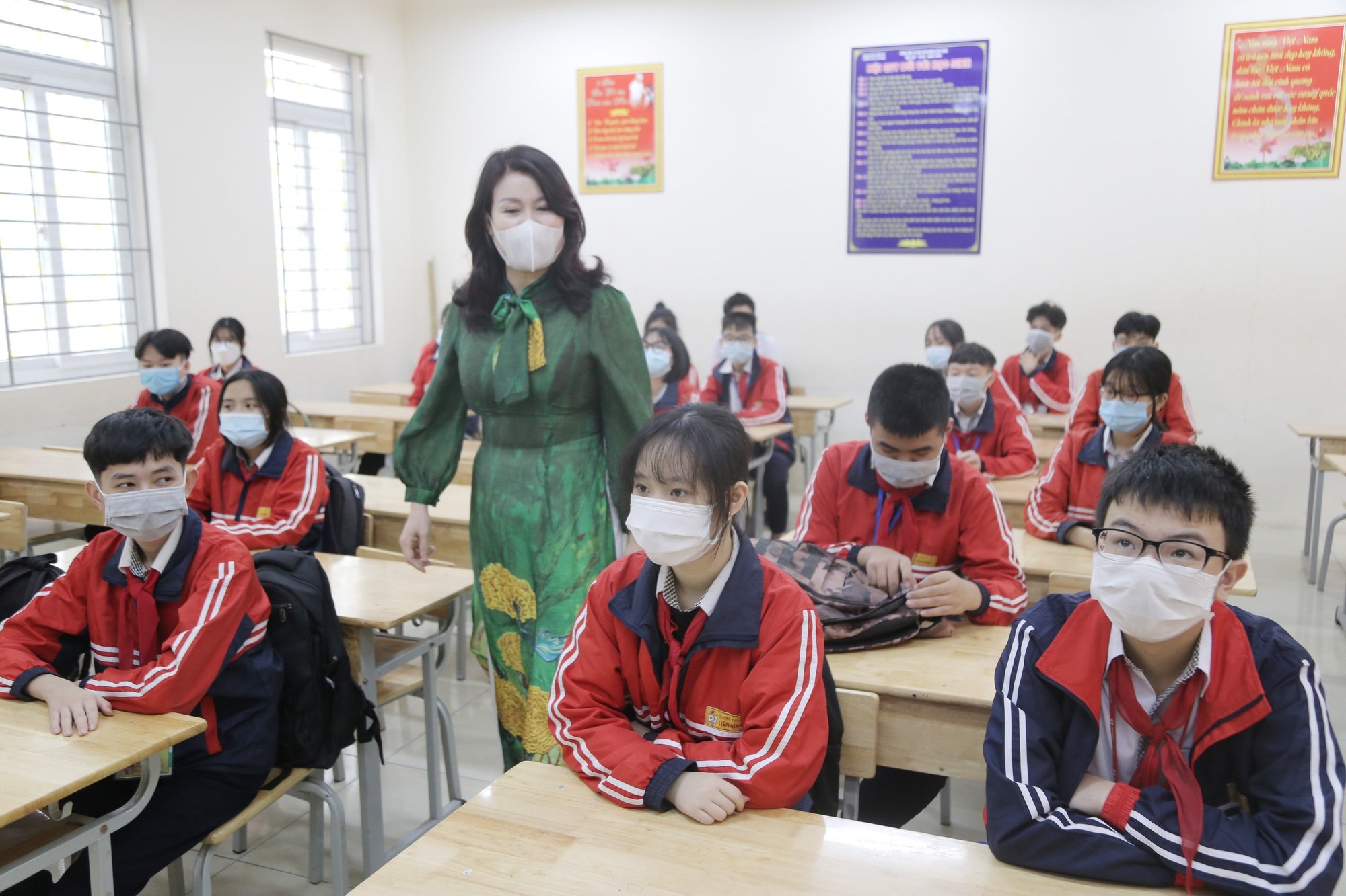 Giáo viên xôn xao trước thông tin &quot;kỷ luật học sinh sai quy định bị phạt tới 10 triệu đồng&quot; - Ảnh 1.