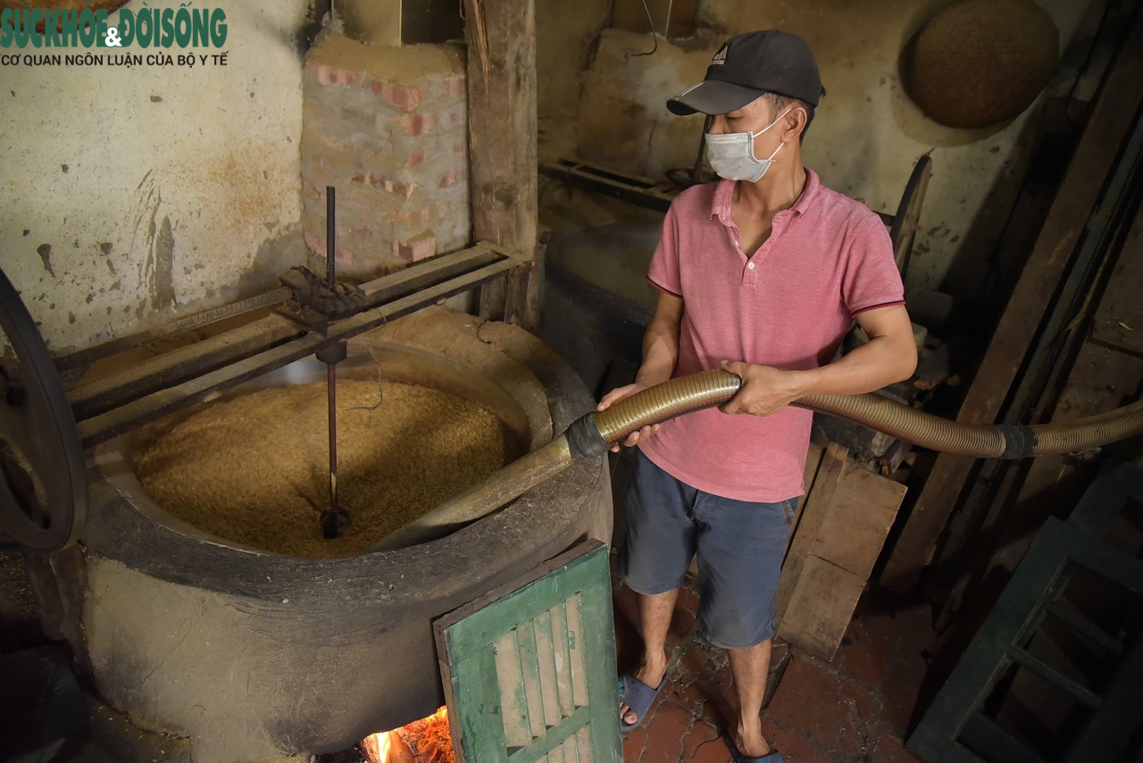 Làng Mễ Trì rực lửa, tiếng chày rộn vang vào mùa cốm lớn nhất trong năm - Ảnh 5.