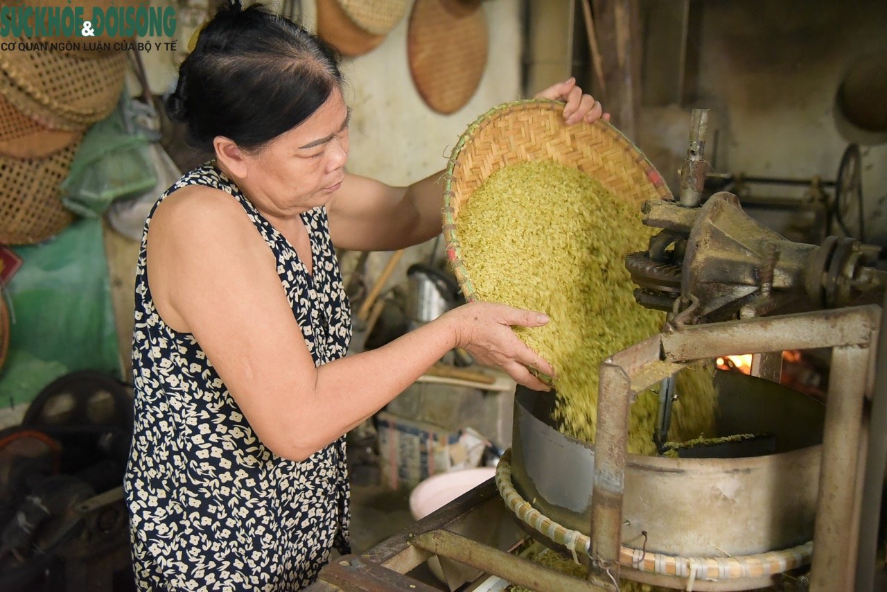 Làng Mễ Trì rực lửa, tiếng chày rộn vang vào mùa cốm lớn nhất trong năm - Ảnh 8.