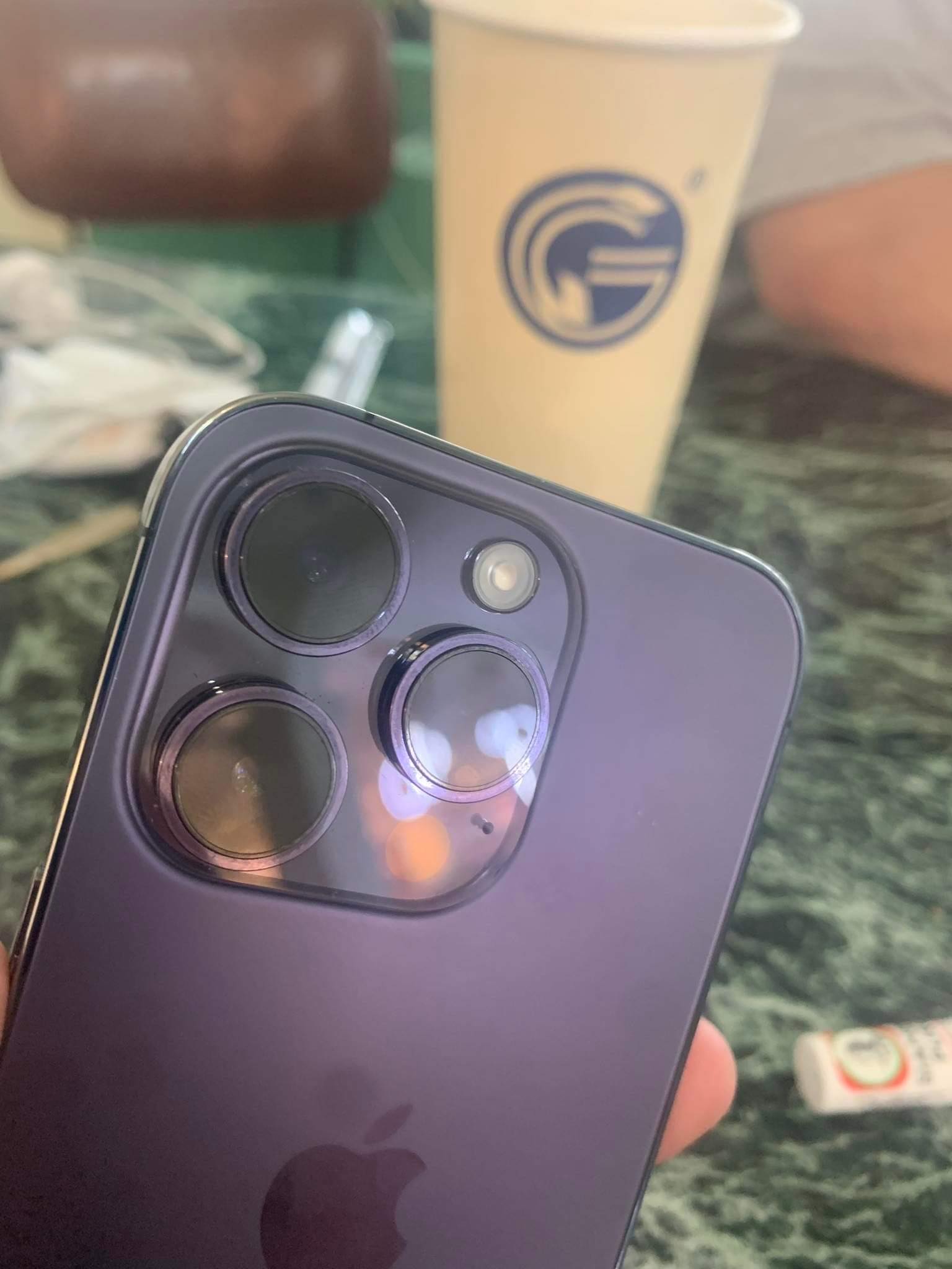iphone 14 Pro Max xách tay cũ bắt đầu rao bán giá rẻ bất ngờ - Ảnh 1.
