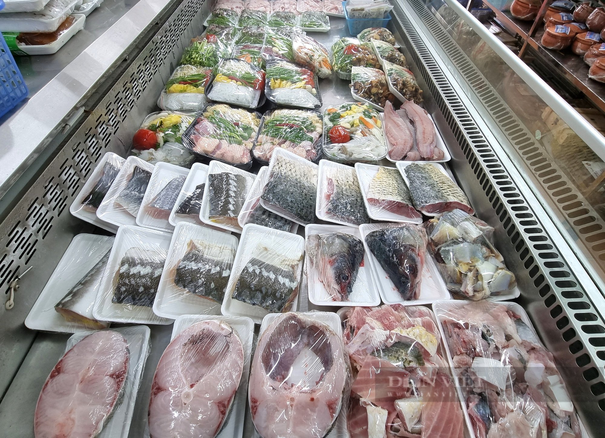 Phó Chủ tịch Hội NDVN Bùi Thị Thơm ấn tượng với cửa hàng nông sản an toàn Sông Vân ở Ninh Bình- Ảnh 2.