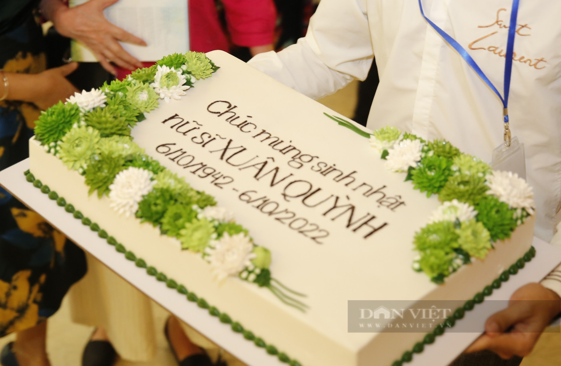 Người hâm mộ &quot;đắm chìm&quot; trong không gian nghệ thuật &quot;Hoa cúc xanh&quot; - Ảnh 3.