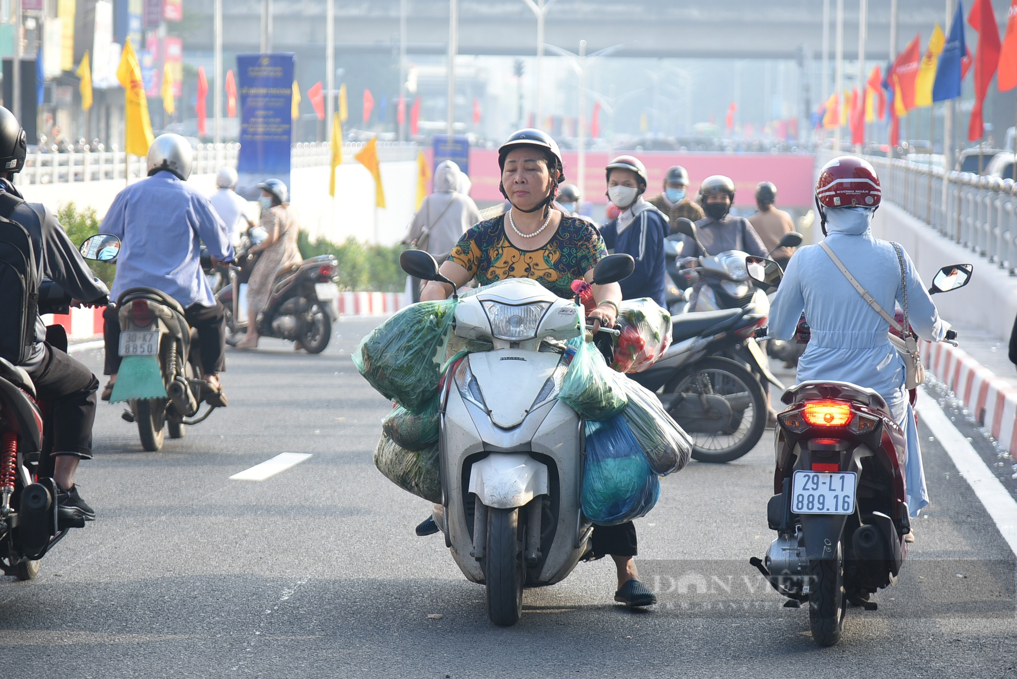 Hầm chui Lê Văn Lương xảy ra ùn tắc ngay trong ngày đầu tiên thông xe - Ảnh 9.