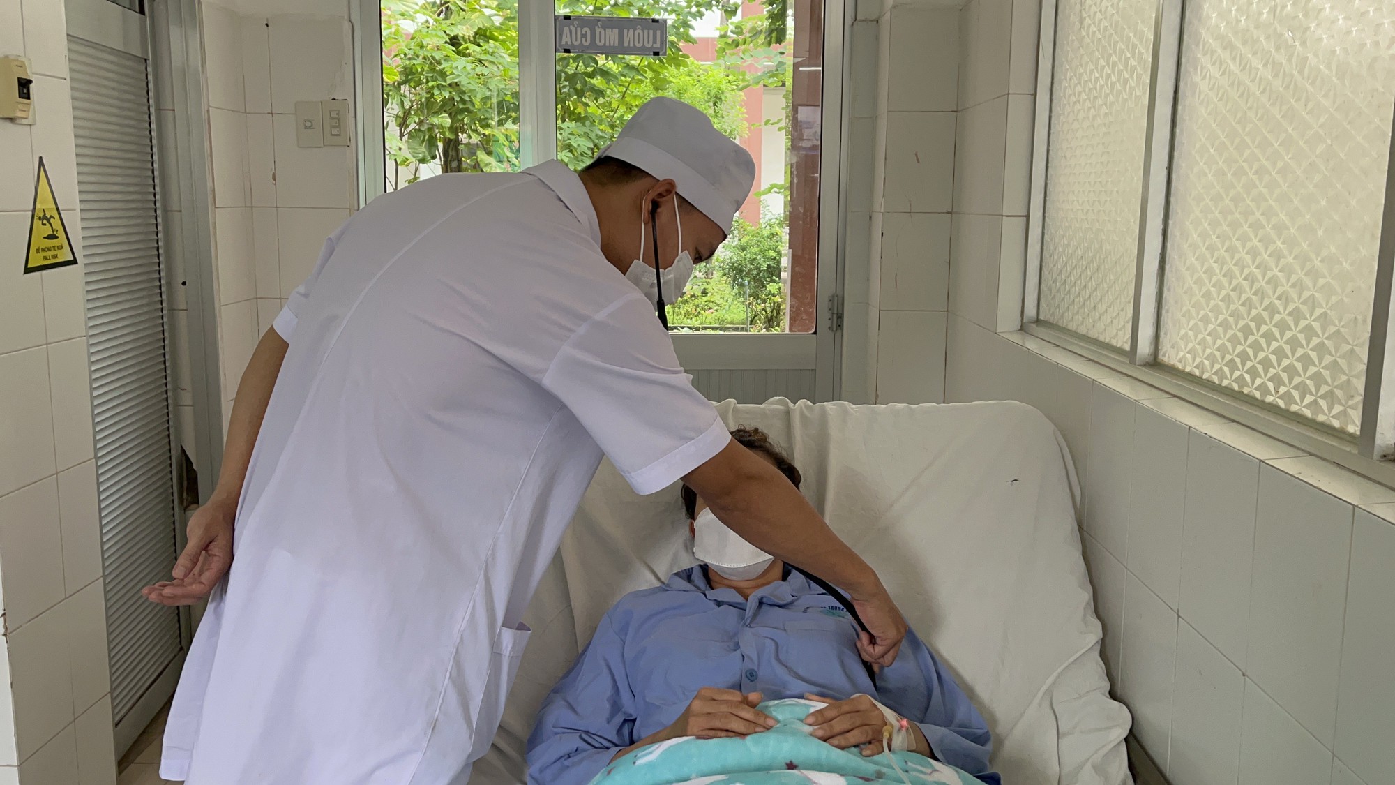 Cần Thơ: Cứu sống bệnh nhân bị biến chứng bệnh sốt xuất huyết hiếm gặp - Ảnh 1.