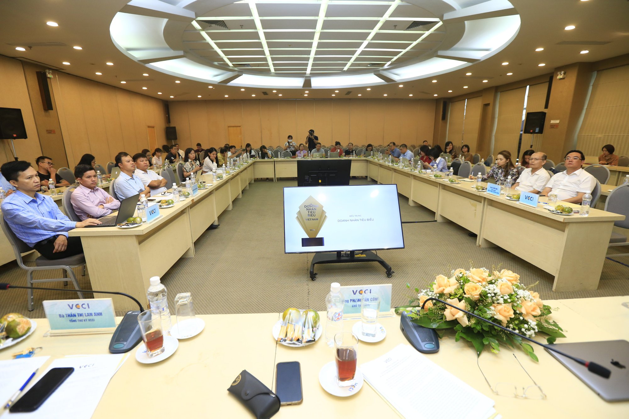 Chủ tịch VCCI &quot;bật mí&quot; về 60 doanh nhân tiêu biểu năm 2022 - Ảnh 2.