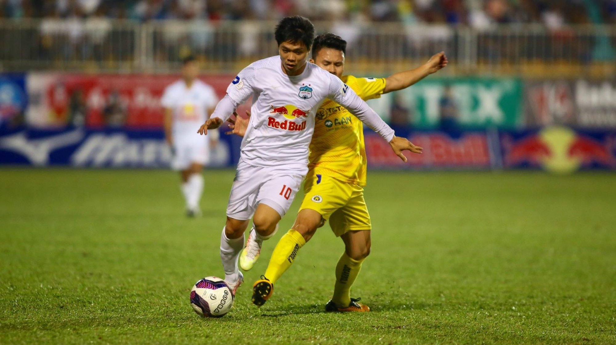Tin sáng (7/10): Chưa đá V.League 2023, HAGL và Thanh Hóa nhận ngay án phạt - Ảnh 1.