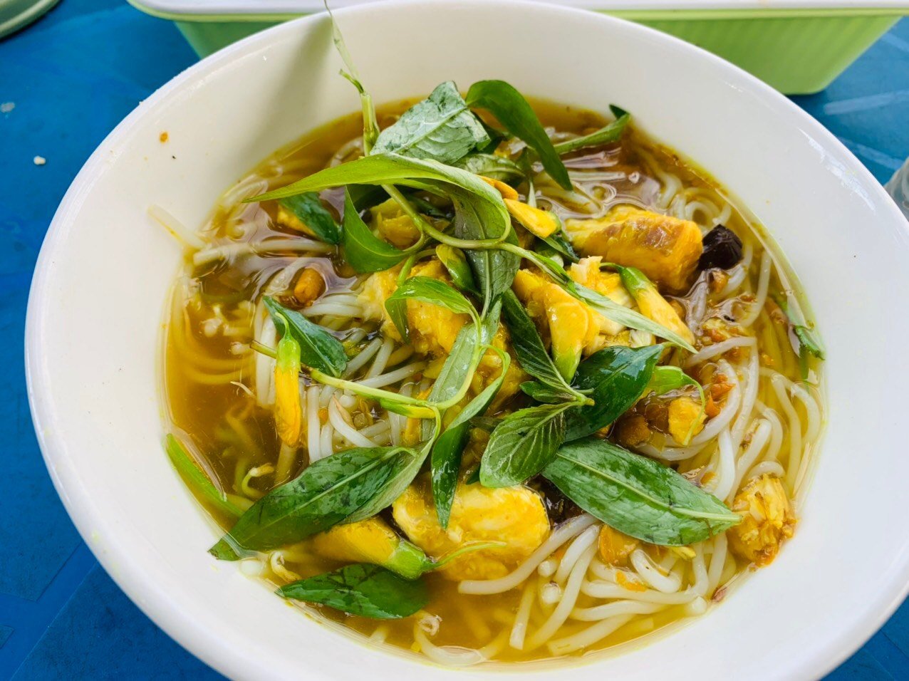 Bún cá Châu Đốc phảng phất khẩu vị Sài Gòn - Ảnh 2.