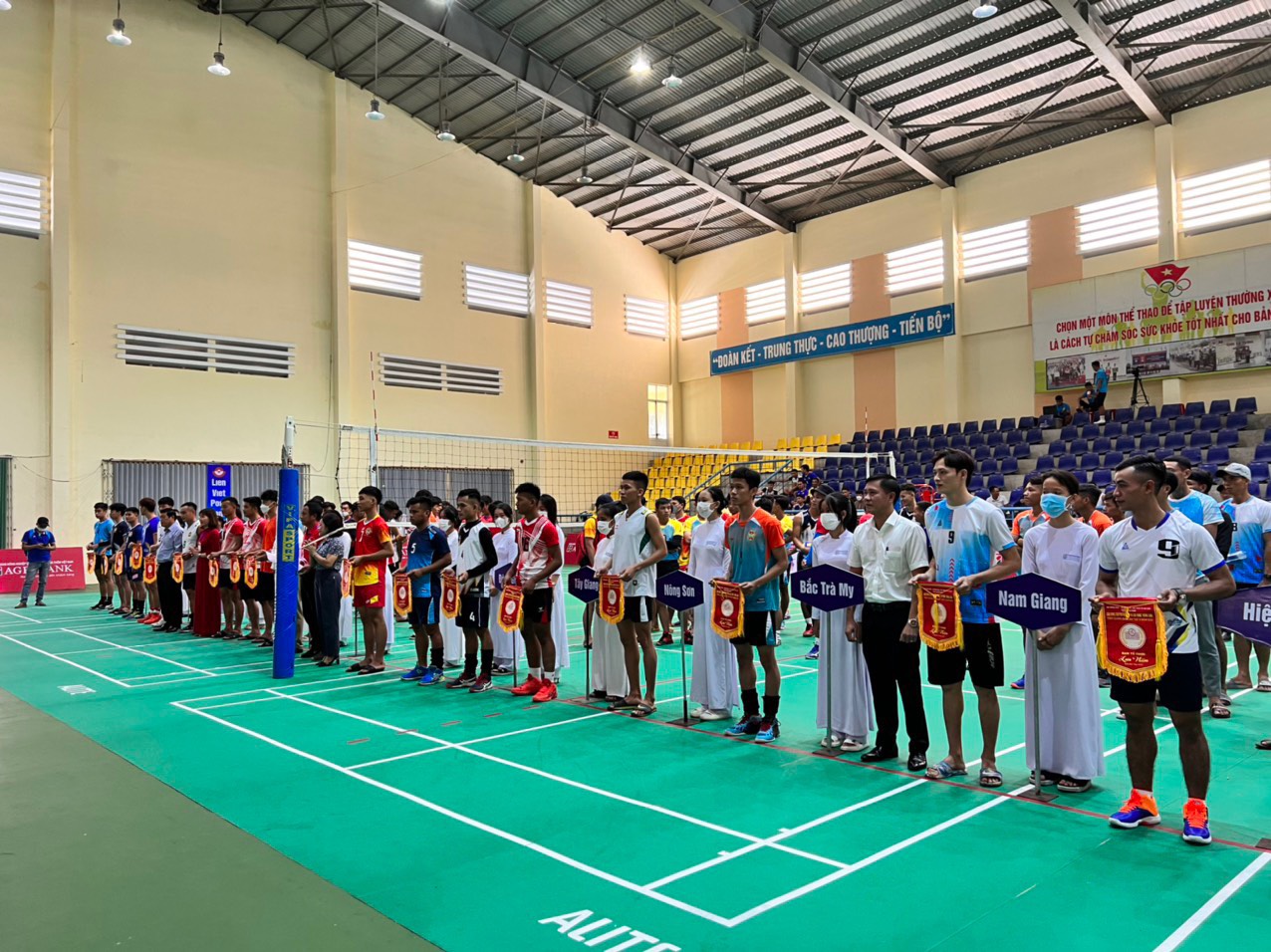 Hội Nông dân Quảng Nam: 195 vận động viên nhà nông tranh giải bóng chuyền nam &quot;Bông lúa vàng&quot; - Ảnh 4.