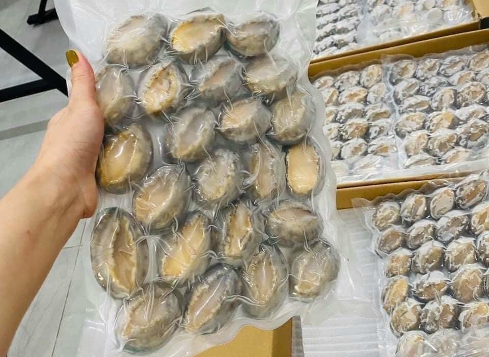 Bào ngư Hàn Quốc giá chưa đầy 400.000 đồng/kg trên chợ mạng - Ảnh 1.