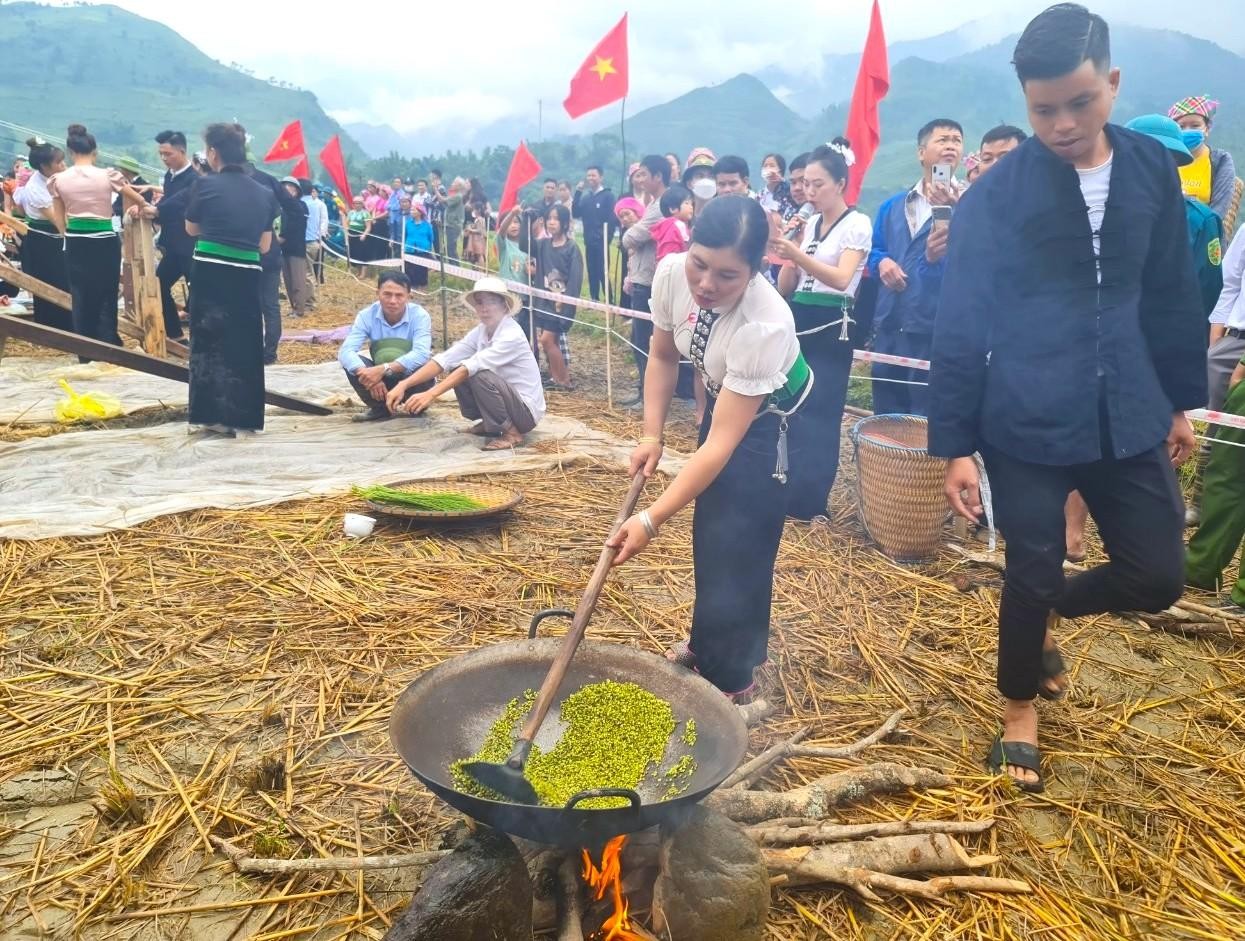 Cốm Tú Lệ, cực phẩm của đất trời - Ảnh 11.