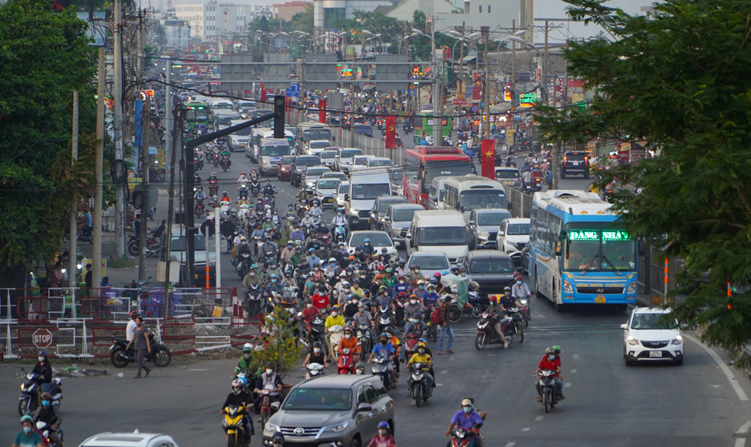 Giao thông TP.HCM đã gần chạm mức cảnh báo cao nhất - Ảnh 2.