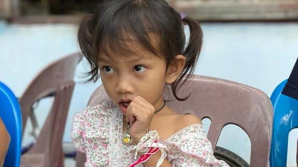 Lời kể từ gia đình bé gái duy nhất sống sót trong thảm kịch Thái Lan - Ảnh 1.