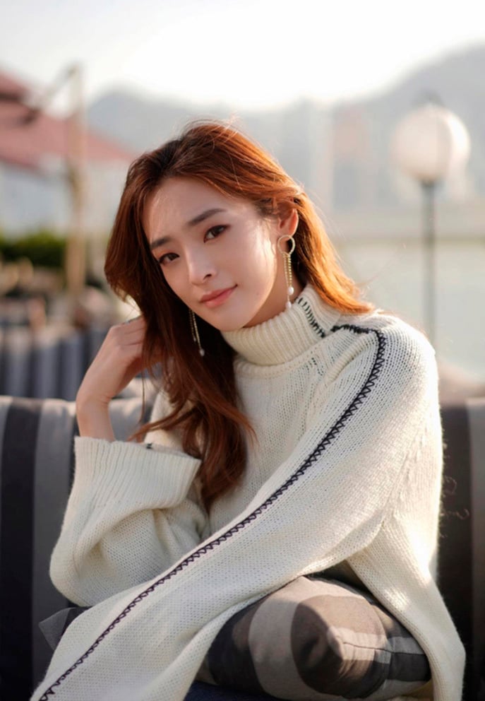 Á hậu Hồng Kông quay trở lại showbiz dù ngoại tình với 7 người một lúc - Ảnh 2.