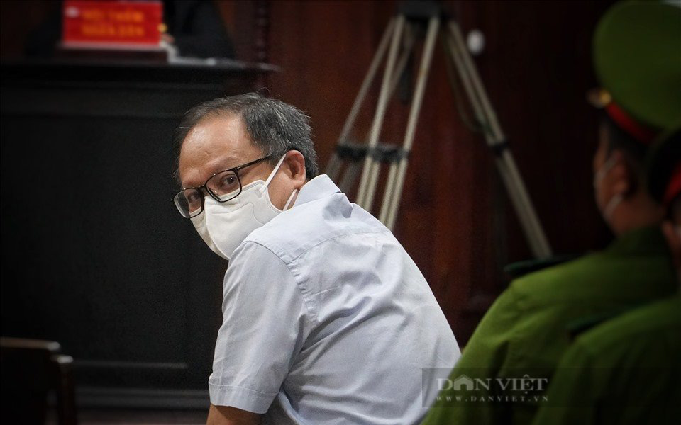 Cựu Phó bí thư Thành ủy TP.HCM Tất Thành Cang chuẩn bị hầu tòa trong vụ án khu dân cư Phước Kiển, Ven Sông - Ảnh 1.