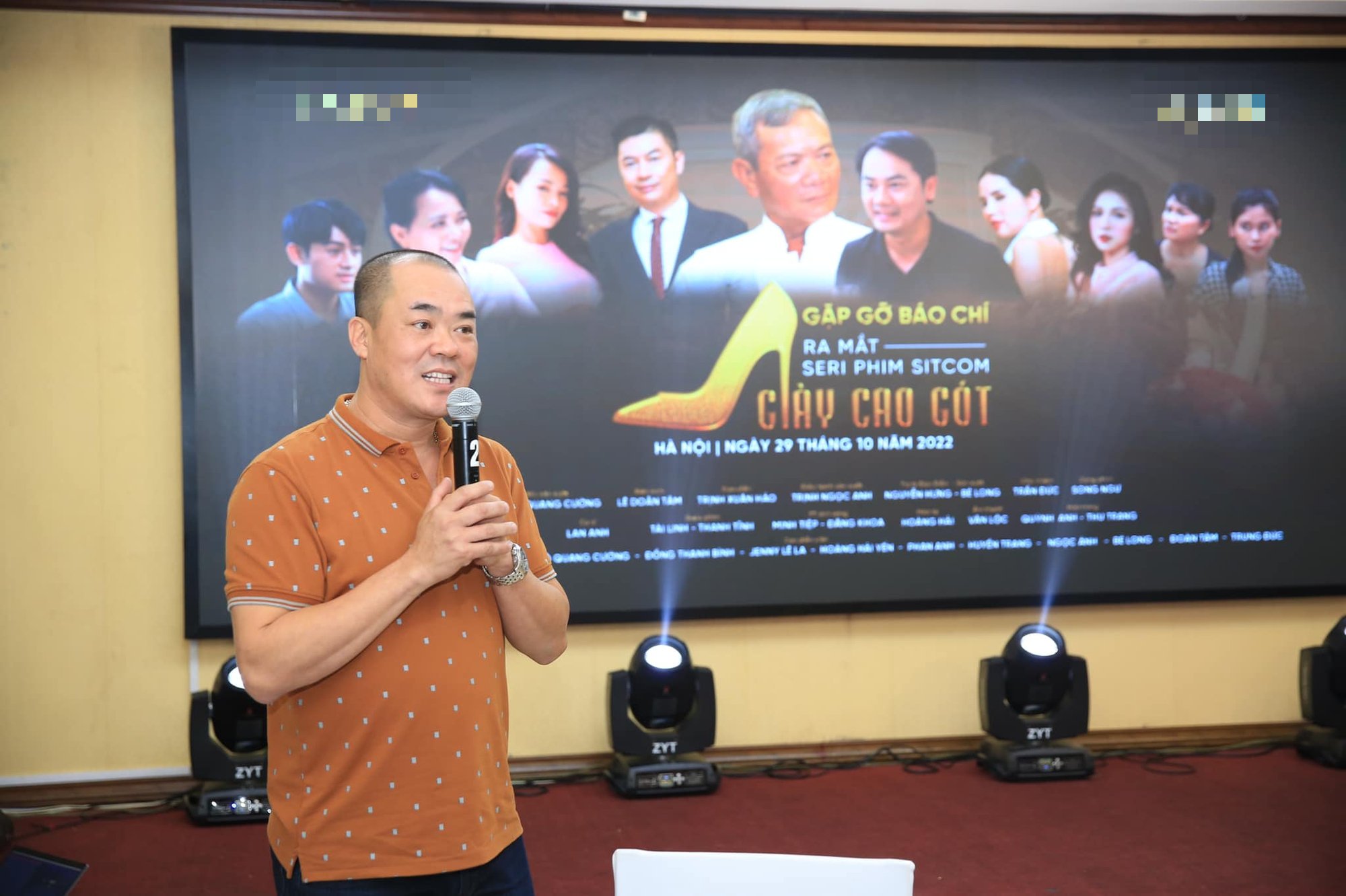 Vợ của nghệ sĩ Quốc Trị lần đầu xuất hiện trong phim sitcom “Giày cao gót” - Ảnh 1.