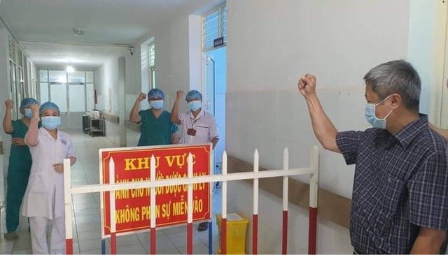 Thứ trưởng Nguyễn Trường Sơn và dấu ấn 3 &quot;trận chiến&quot; với dịch Covid-19 - Ảnh 5.