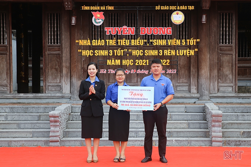 Hà Tĩnh tuyên dương 52 gương mặt tiêu biểu - Ảnh 8.
