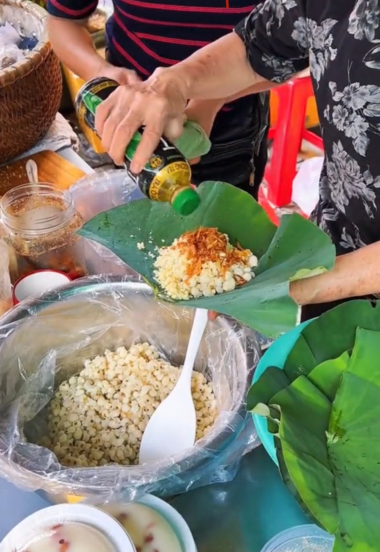 TP.HCM hàng xôi lá sen ngon mà không cần xếp hàng - Ảnh 5.