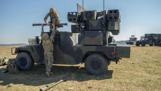 Lầu Năm Góc hé lộ gói vũ khí mới cho Ukraine, đặc biệt hiệu quả chống lại máy bay không người lái của Nga - Ảnh 1.