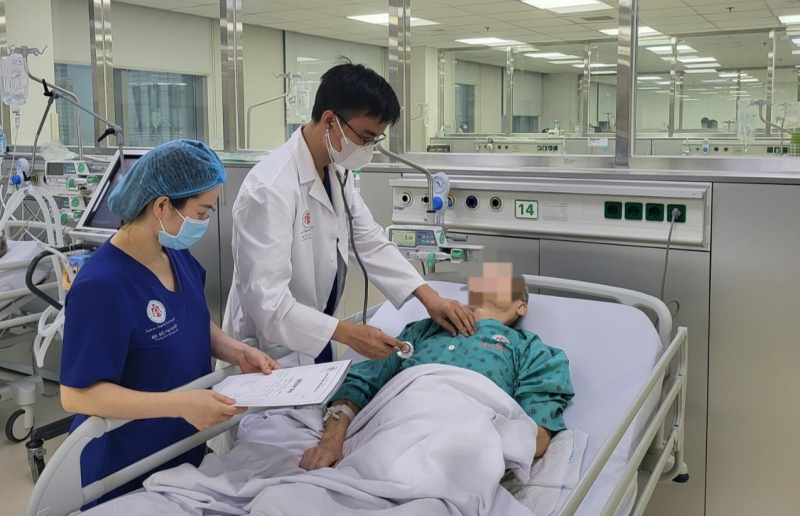 Kỳ diệu cụ ông 100 tuổi đột quỵ não được cấp cứu, điều trị khỏe mạnh - Ảnh 1.