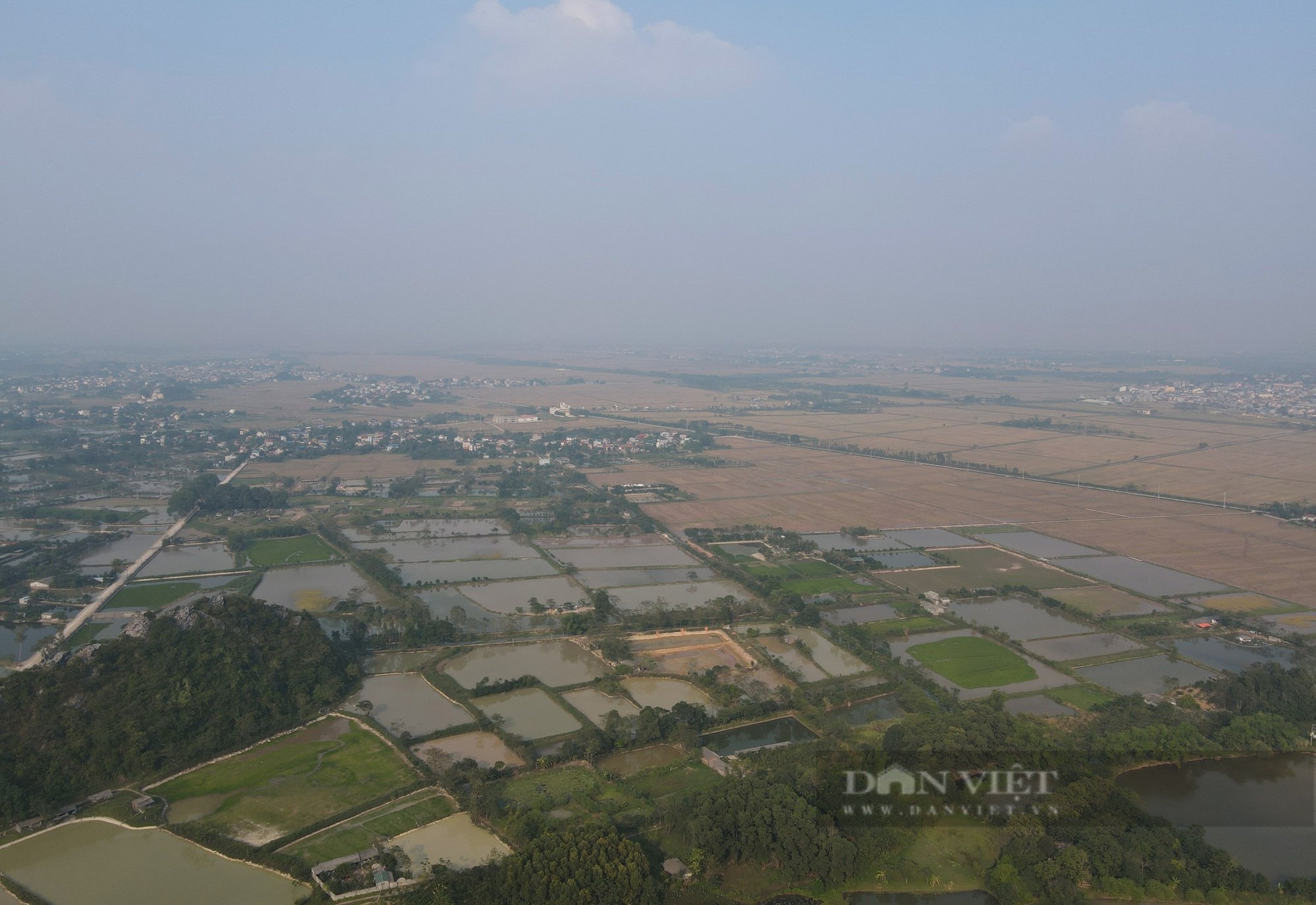 Vẻ đẹp hùng vĩ của &quot;Hạ Long thu nhỏ&quot; ở ngoại thành Hà Nội - Ảnh 9.