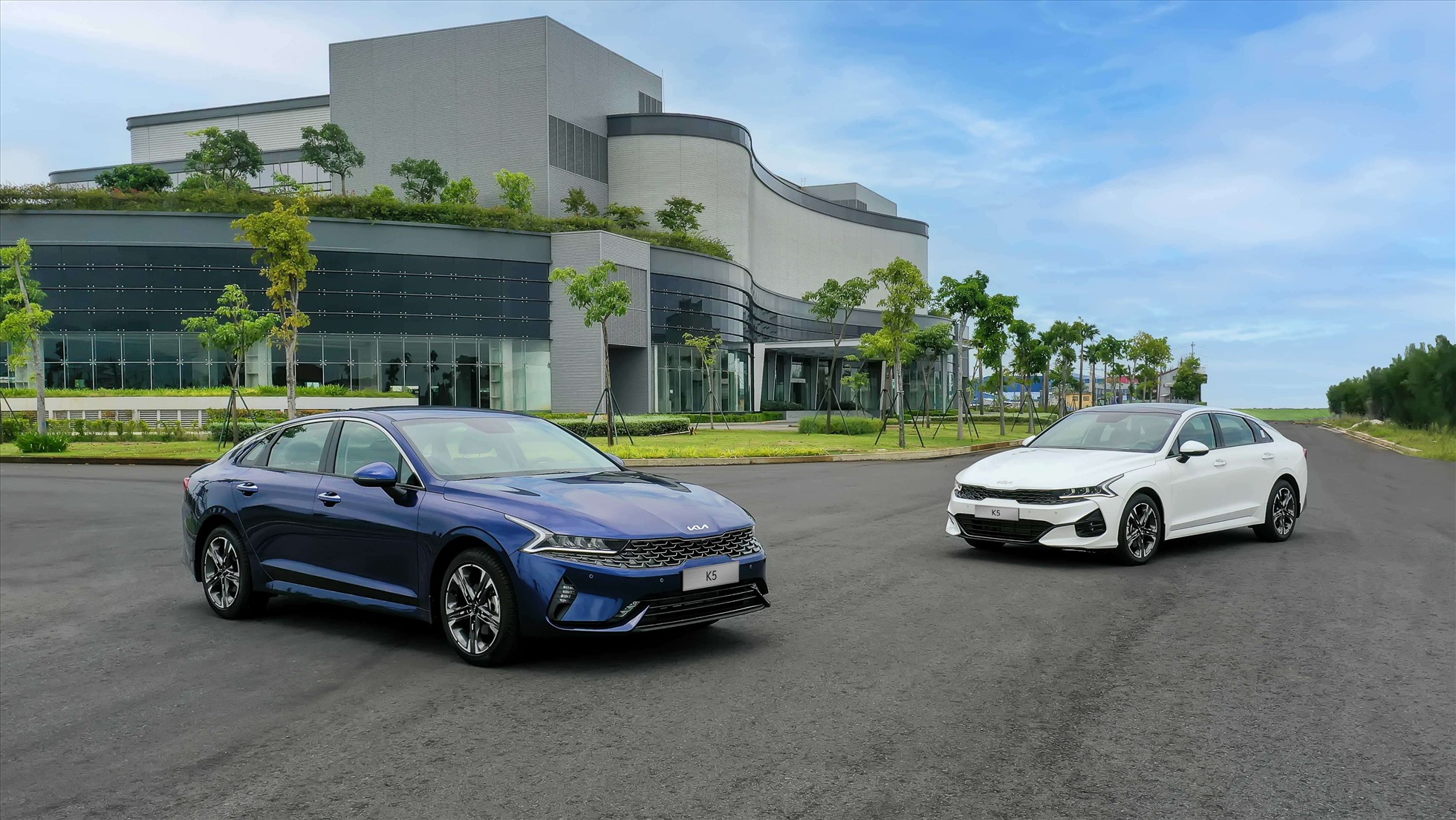 Nhiều mẫu sedan được giảm giá hàng chục triệu đồng kích cầu cuối năm - Ảnh 3.