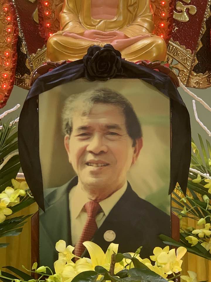 Bạn bè văn chương đến tiễn biệt nhà văn Lê Lựu tại quê nhà Hưng Yên - Ảnh 1.