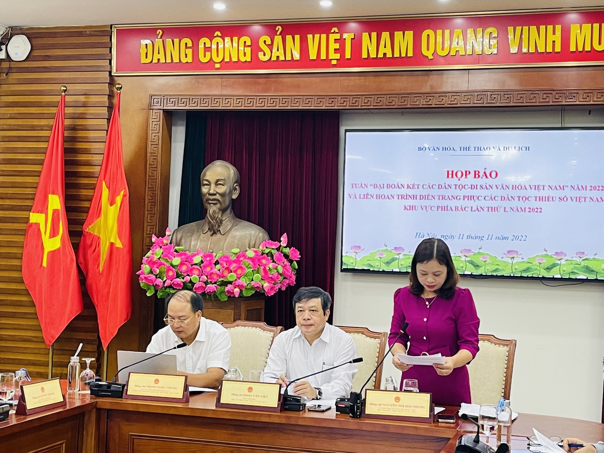Lần đầu trình diễn trang phục truyền thống các dân tộc thiểu số phía Bắc 2022 - Ảnh 1.