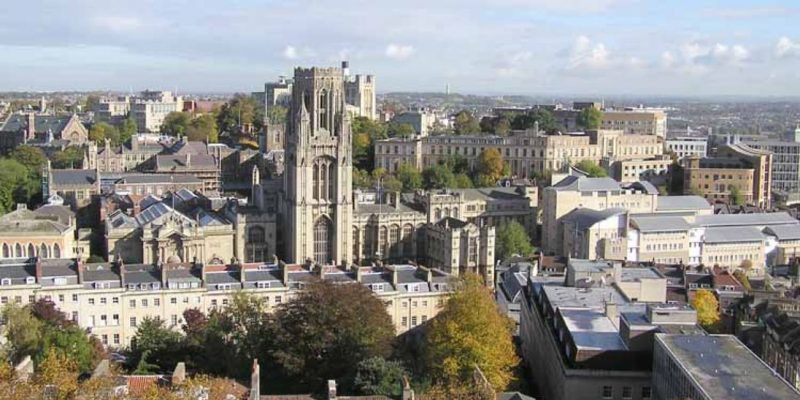 Học sinh đi du học tại những quốc gia nói tiếng Anh này mà không cần IELTS - Ảnh 3.