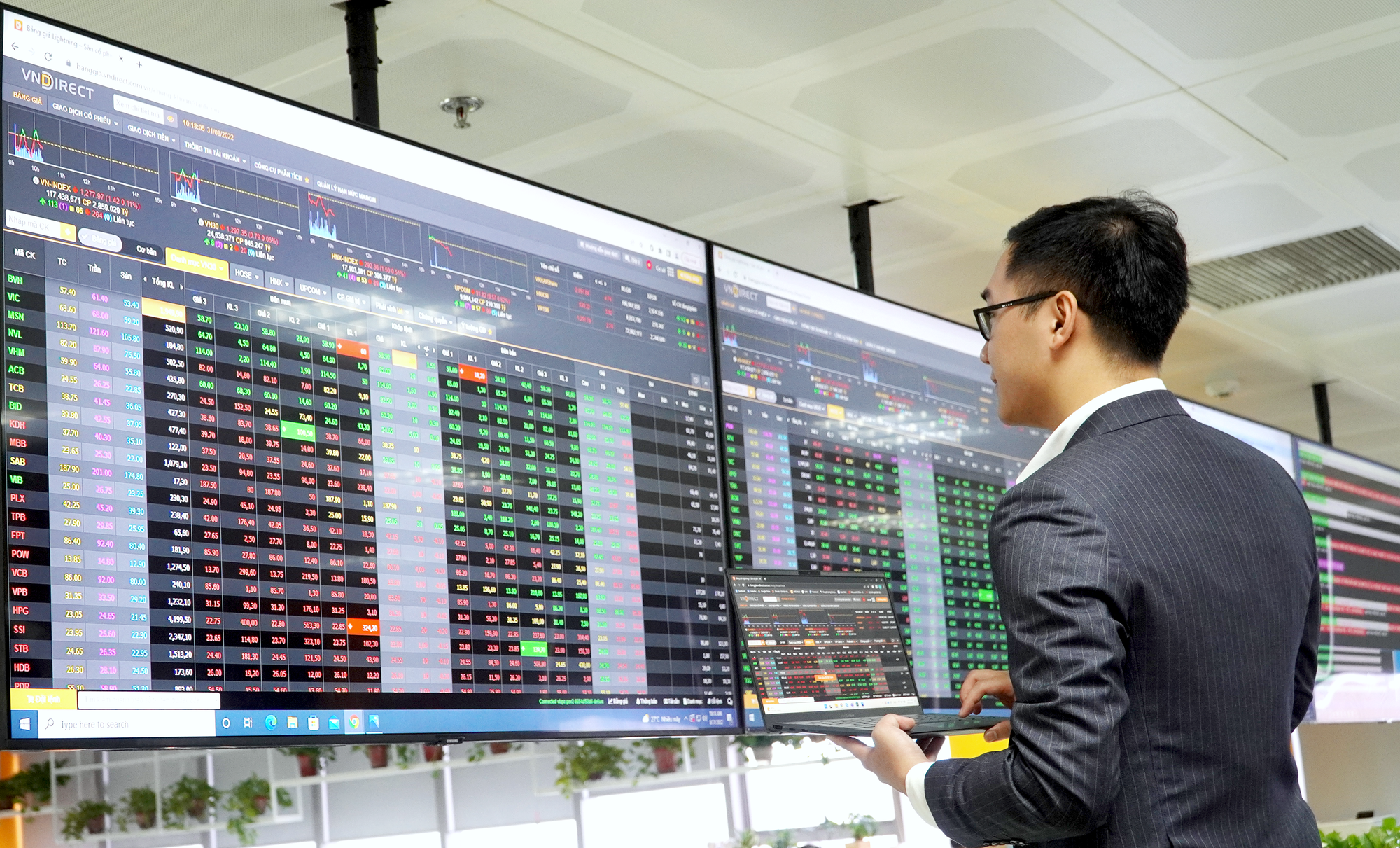 Chứng khoán bị bán tháo, Vn-Index "tục dốc": Ủy ban Chứng khoán Nhà nước thông tin "khẩn" - Ảnh 3. Chứng khoán bị bán tháo, Vn-Index "tục dốc": Ủy ban Chứng khoán Nhà nước thông tin "khẩn" - Ảnh 3.