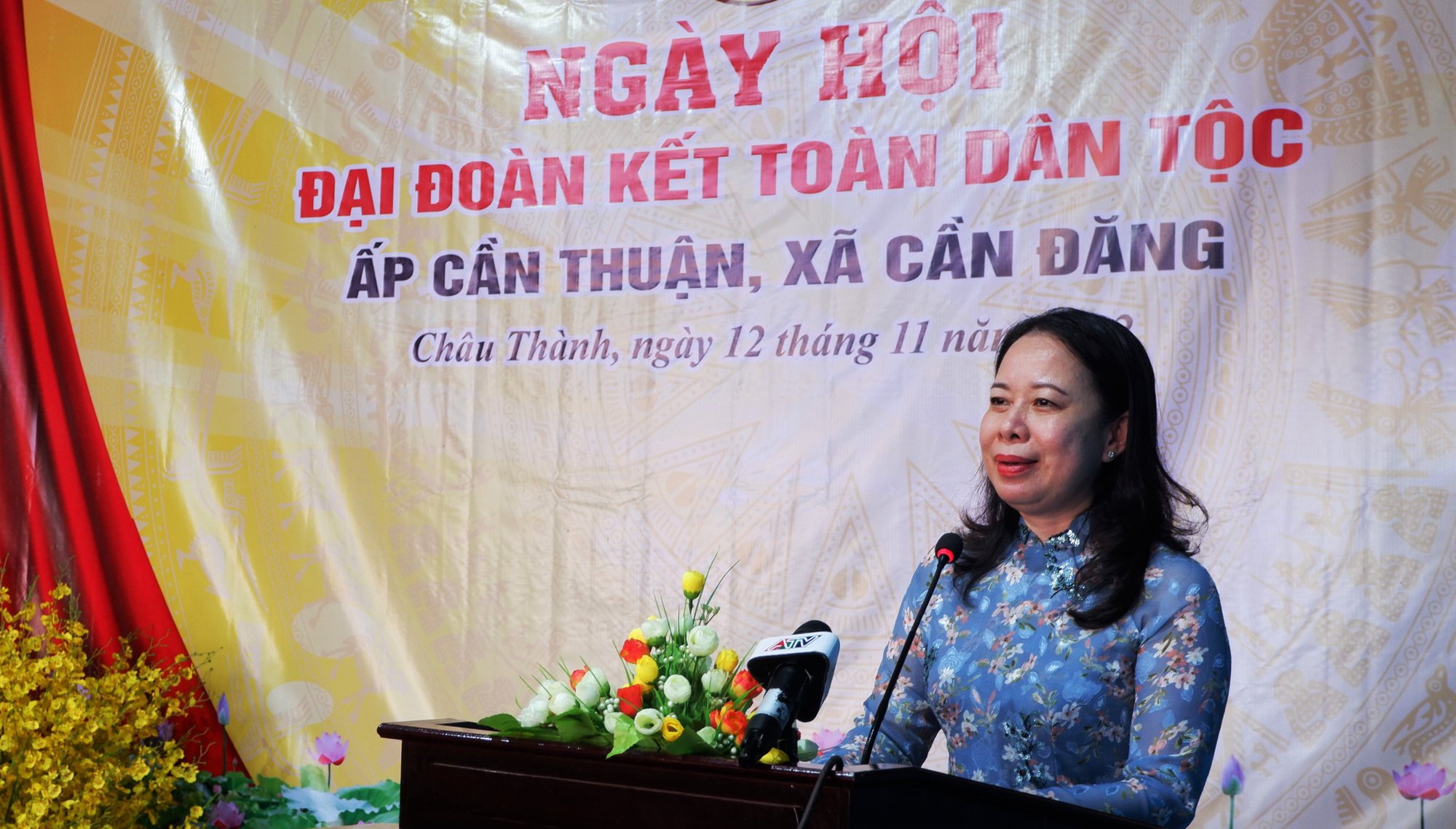 Phó Chủ tịch nước Võ Thị Ánh Xuân chung vui &quot;Ngày hội Đại đoàn kết toàn dân tộc&quot; nhân dân An Giang - Ảnh 3.