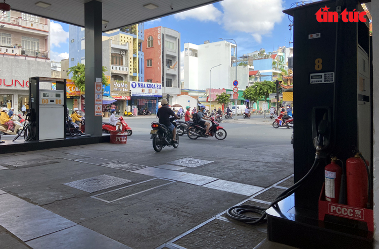 TP Hồ Chí Minh kiểm tra một số cây xăng tạm dừng hoạt động - Ảnh 8.