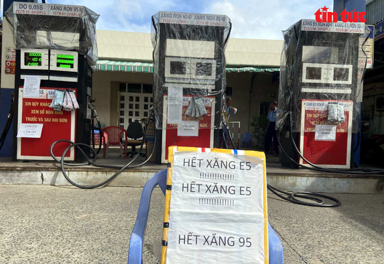 TP Hồ Chí Minh kiểm tra một số cây xăng tạm dừng hoạt động - Ảnh 2.