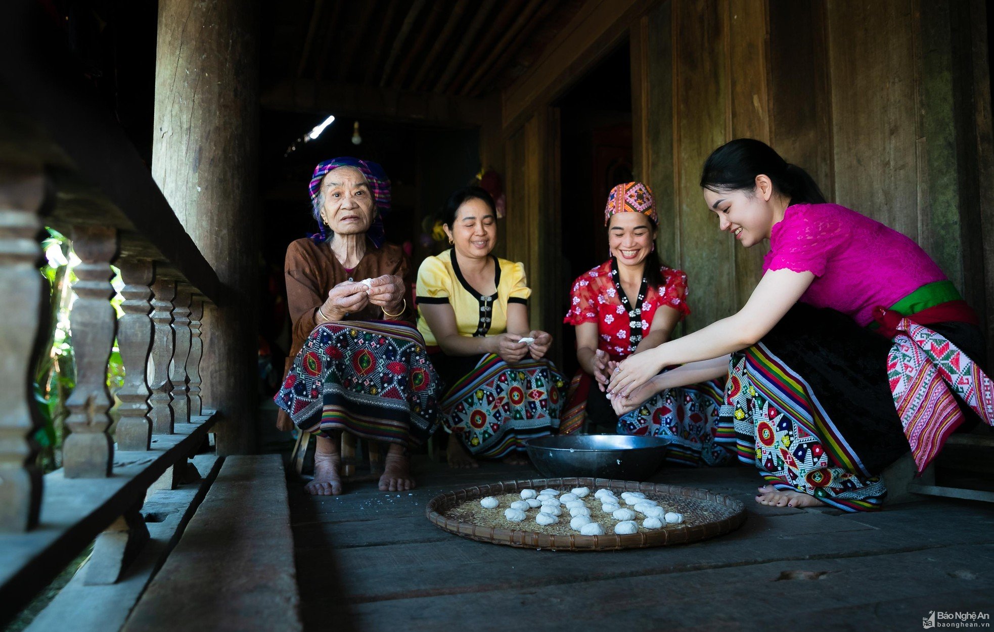 Bí quyết làm men từ lá cây rừng của phụ nữ miền Tây xứ Nghệ - Ảnh 3.