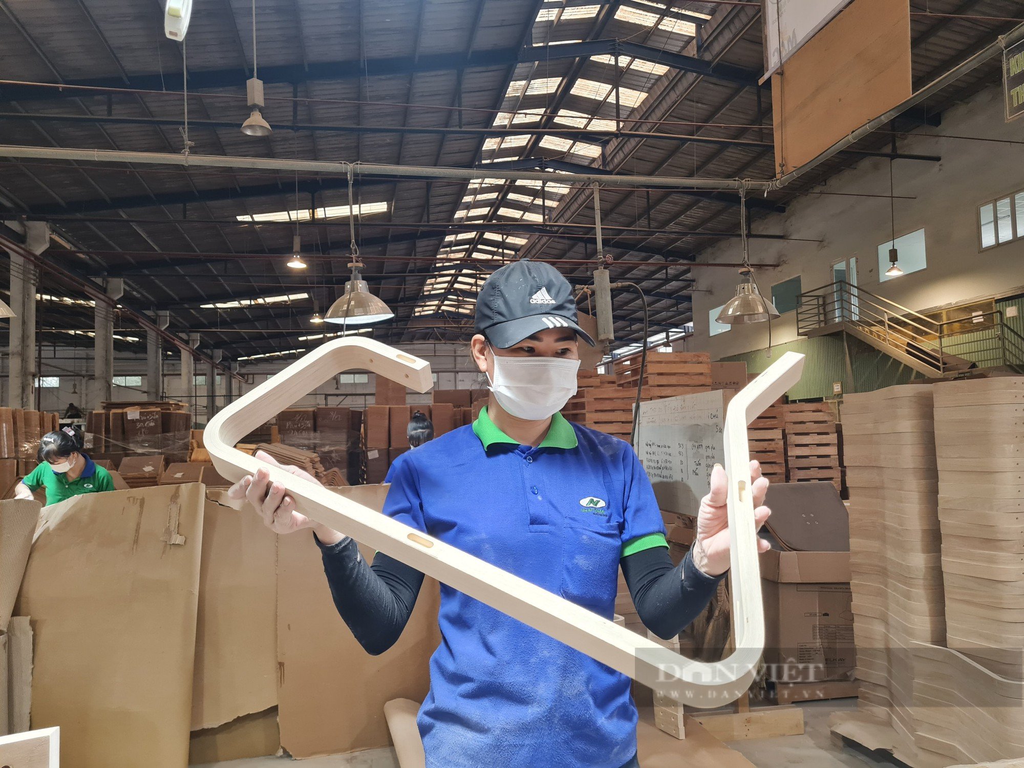 Uốn cong cả gỗ theo đặt hàng của &quot;ông trùm&quot; McDonald, Starbucks, một doanh nghiệp thu 4 triệu USD - Ảnh 1.