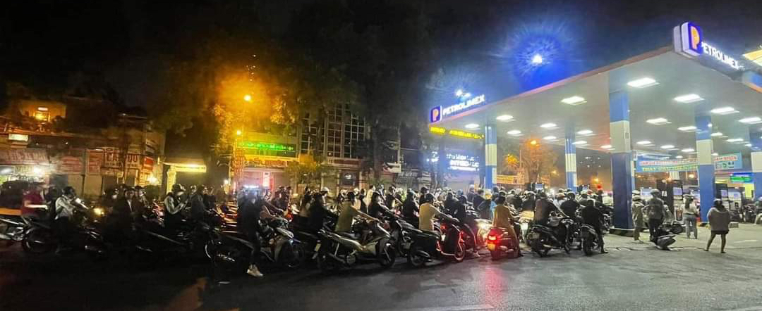 Bộ Công Thương đang làm gì để chặn việc "thiếu xăng", dân xếp hàng dài ở cây xăng? - Ảnh 2. Bộ Công Thương đang làm gì để chặn việc "thiếu xăng", dân xếp hàng dài ở cây xăng? - Ảnh 2.