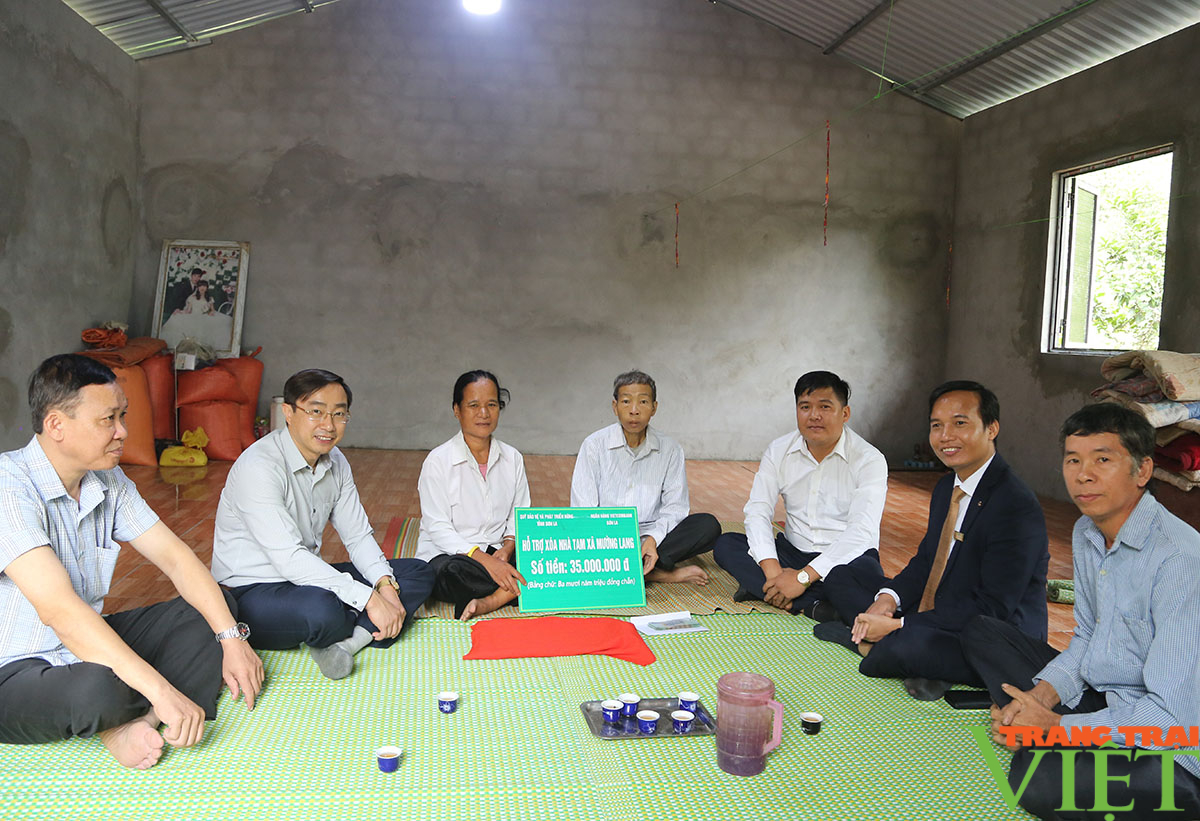 Sơn La: Bàn giao nhà tình nghĩa cho hộ nghèo - Ảnh 1.