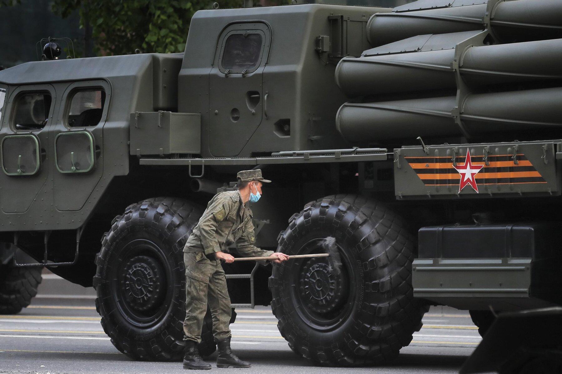 Lính dù Ukraine tổn thất nặng sau cuộc tấn công của BM-30 Smerch Nga - Ảnh 12.