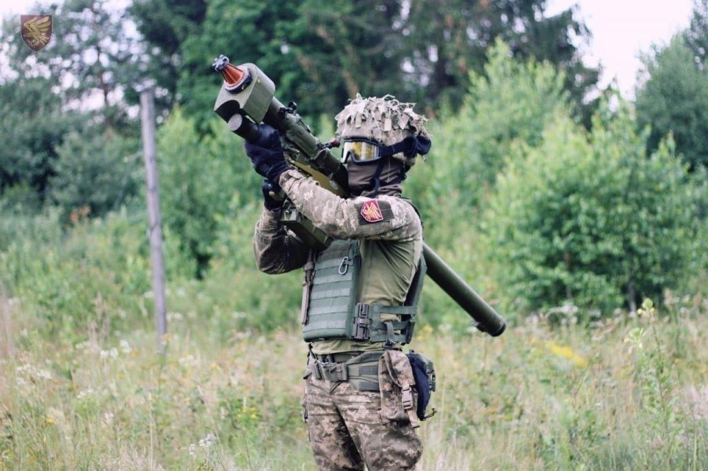 Lính dù Ukraine tổn thất nặng sau cuộc tấn công của BM-30 Smerch Nga - Ảnh 2.