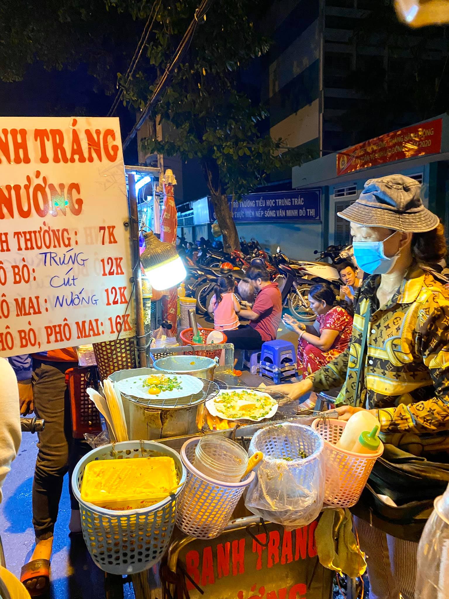Chỉ là những món bình dân, bán vỉa hè nhưng lại khiến du khách nước ngoài mê tít và muốn ăn - Ảnh 3.