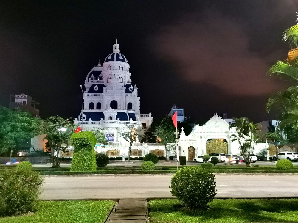 Tòa lâu đài của đại gia Phát 'dầu' Hải Phòng tiếp tục bị kê biên - Ảnh 1. Tòa lâu đài của đại gia Phát 'dầu' Hải Phòng tiếp tục bị kê biên - Ảnh 1.