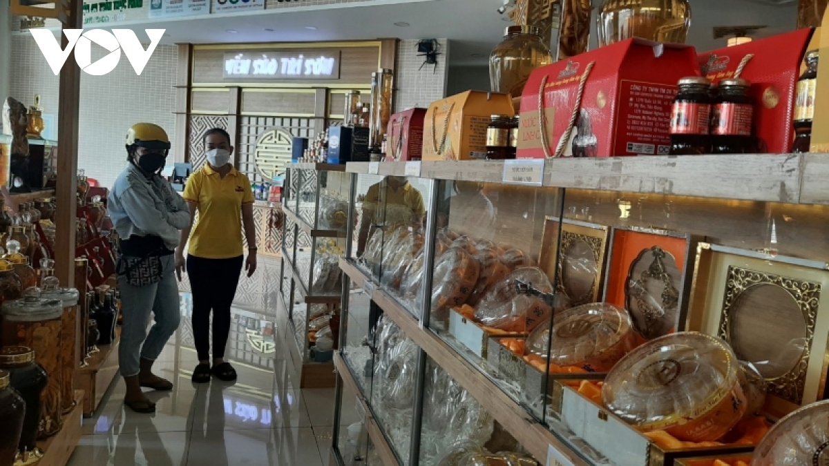 Nông dân hồ hởi, phấn khởi trước thông tin tổ yến “bay” chính ngạch sang Trung Quốc - Ảnh 3. Nông dân hồ hởi, phấn khởi trước thông tin tổ yến “bay” chính ngạch sang Trung Quốc - Ảnh 3.