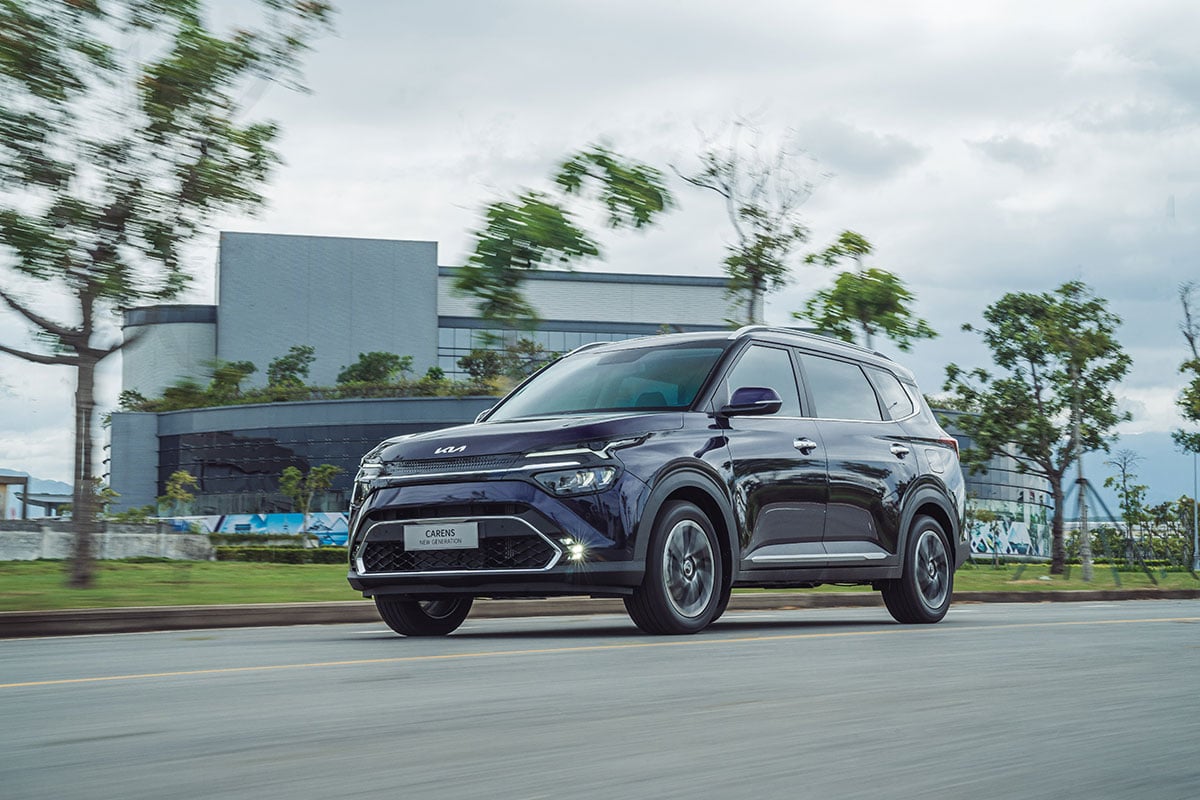 Giá lăn bánh KIA Carens 2023 có đủ hấp dẫn đấu Mitsubishi Xpander - Ảnh 1. Giá lăn bánh KIA Carens 2023 có đủ hấp dẫn đấu Mitsubishi Xpander - Ảnh 1.