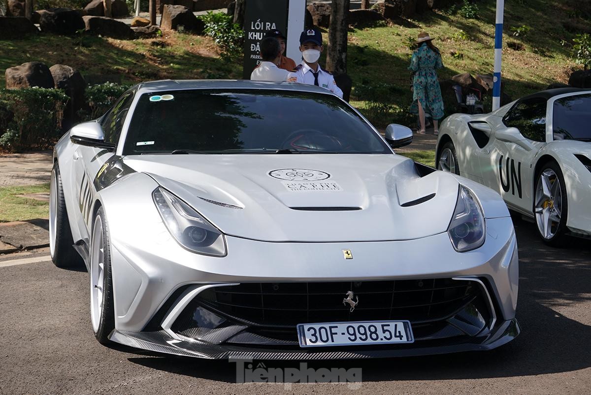 Ferrari F12 Berlinetta độ độc nhất Việt Nam - Ảnh 6.